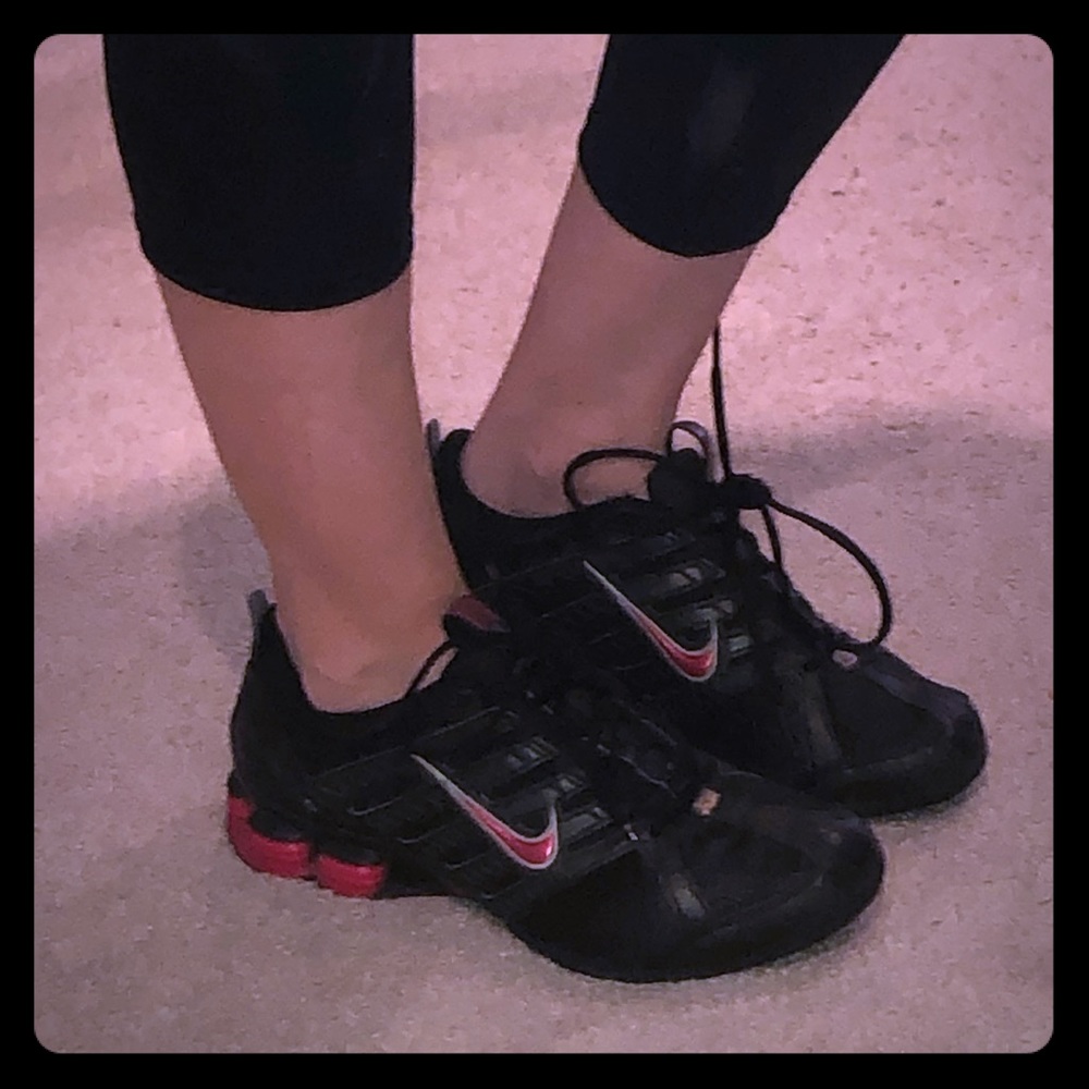 Nike Black and Hot Pink SHOX size 7.5